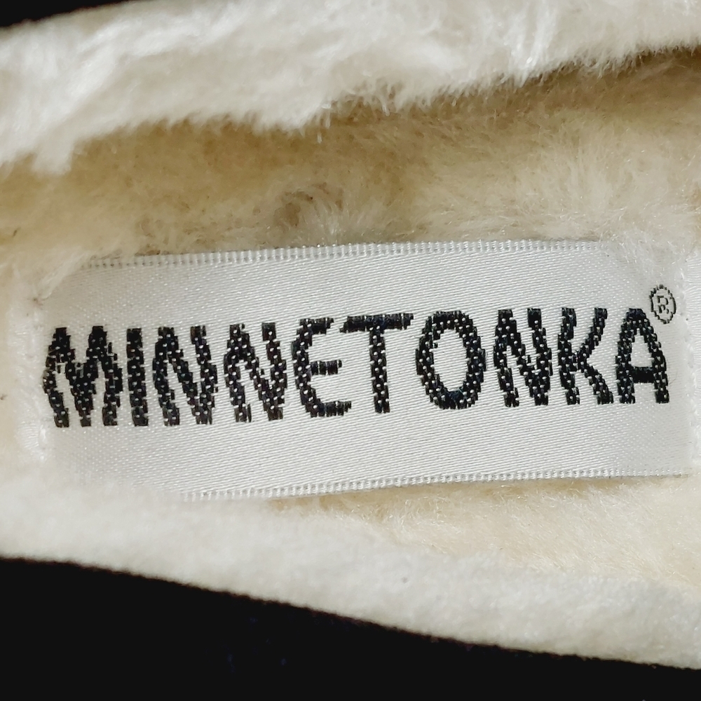 New Minnetonka Black Suede Slip On Lace Top Fur Lining Casual Flat Loafers E56 - Picture 9 of 11